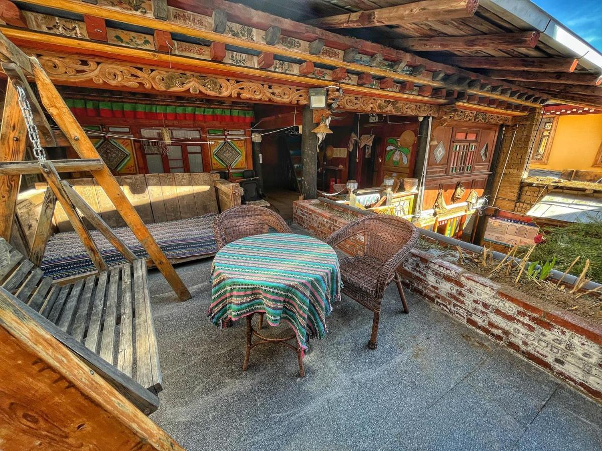 Tavern Hostel仁和客栈 Šangri-La Exteriér fotografie