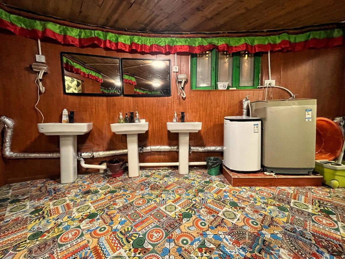 Tavern Hostel仁和客栈 Šangri-La Exteriér fotografie